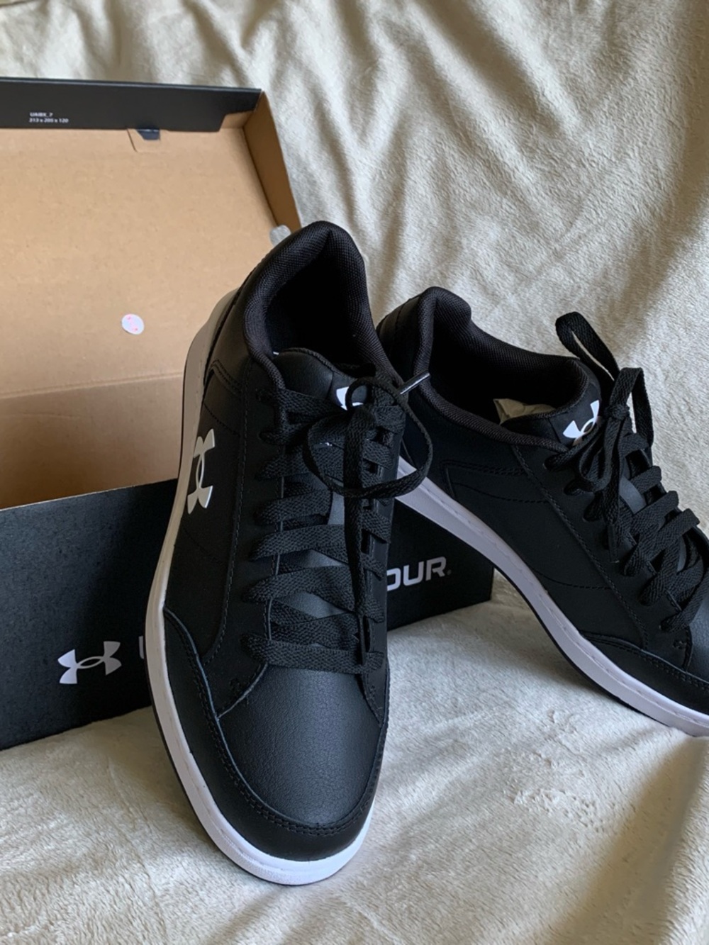 Under Armour Men's Black and White Sneakers NWT – SHIPS TOMORROW